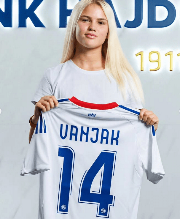 LUANA POTPISALA ZA HAJDUK&nbsp;❤️❤️❤️❤️❤️